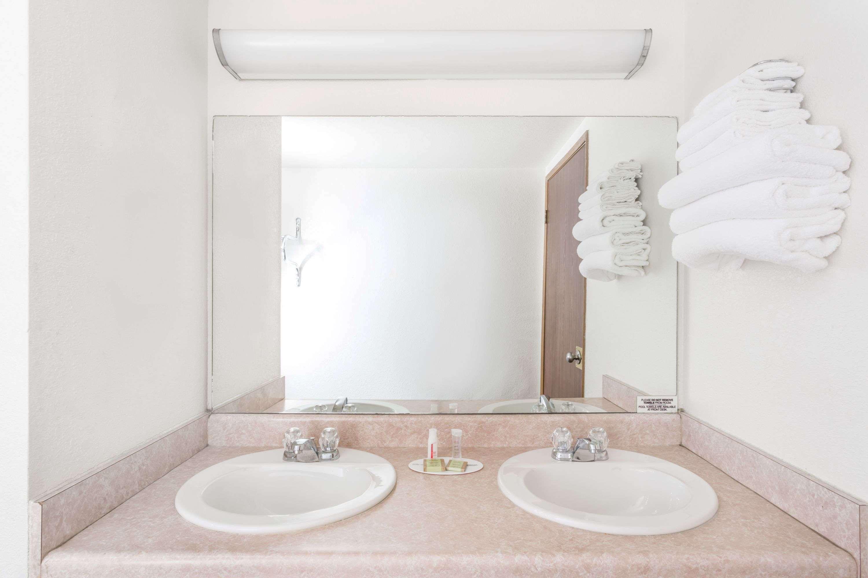 Super 8 By Wyndham Phoenix Metro North Luaran gambar